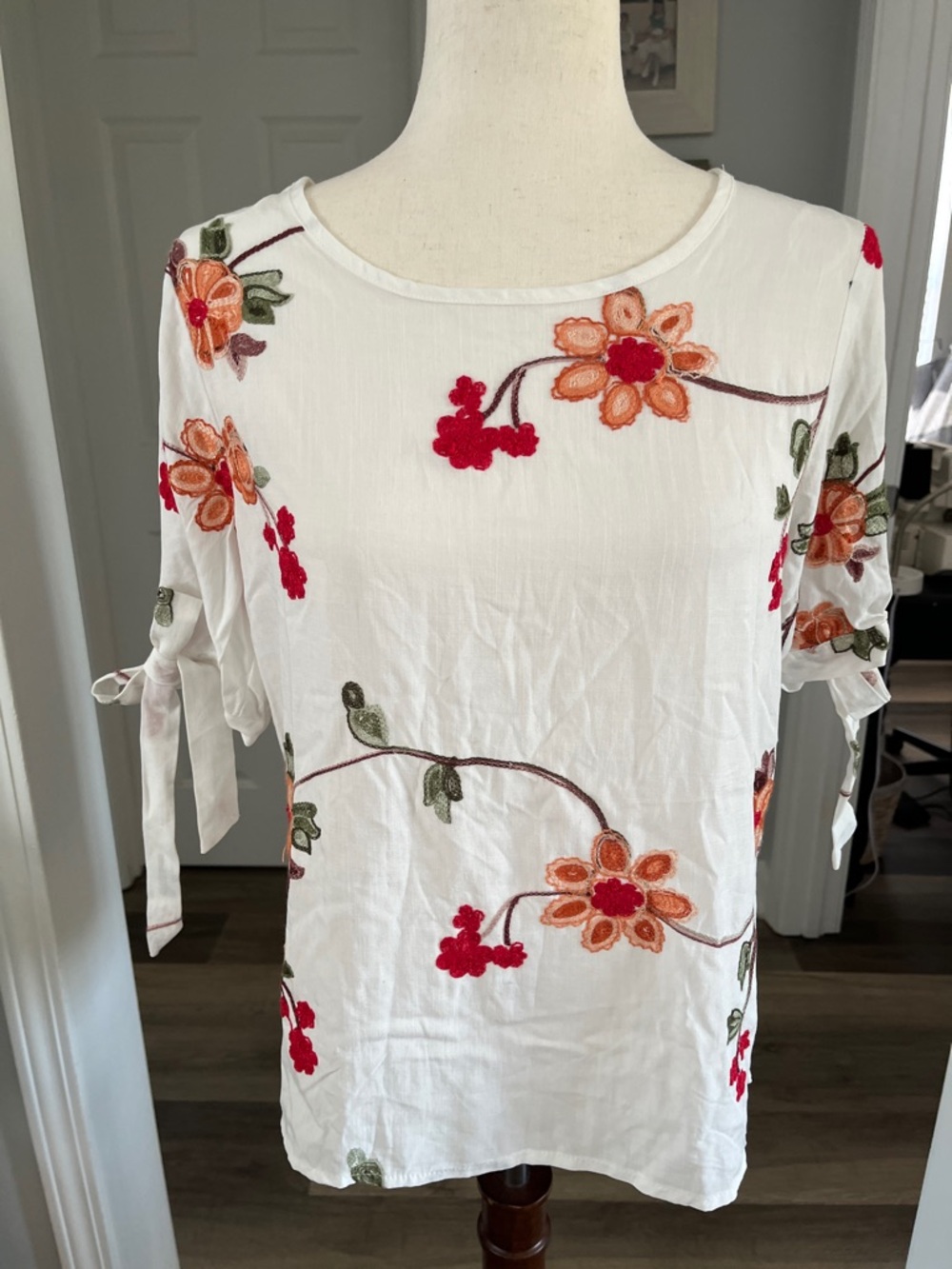 NWT White Embroidered Floral Tie-Sleeve Blouse